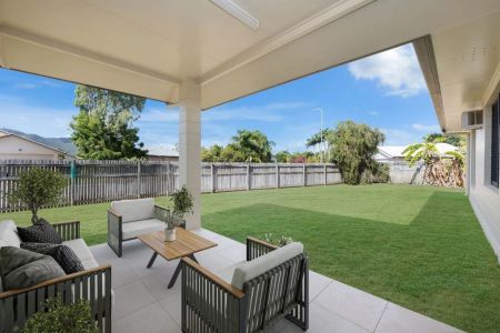 Beautifully Renovated Home on Spacious Corner Block - Photo 4