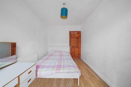 3 bedroom flat to rent - Photo 5
