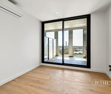 Beautiful Apartment Plus Study Area in South Melbourne - Photo 1