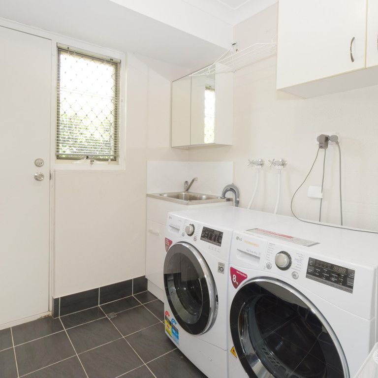 FURNISHED 4 X 2 FAMILY HOME!!! - Photo 1