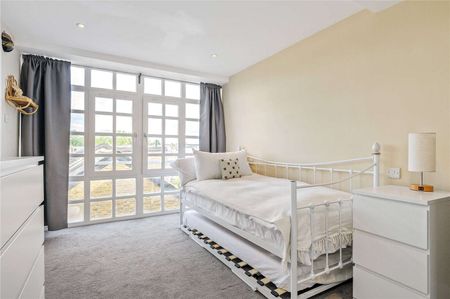 Stunning three bedroom penthouse. - Photo 2