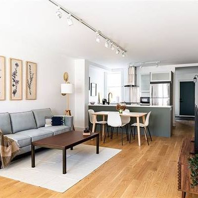 Inviting 2 Bed, 2 Bath with Private Garden, Office Den, and City Views - Photo 4