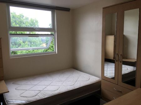 6 bedroom house to rent - Photo 2