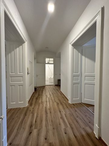 ERSTBEZUG nach Teil-Sanierung – 3-Zimmer-Altbauwohnung mit separater, geräumiger Küche gegenüber direkt am Hasnerplatz im Grazer Bezirk Geidorf– 3er-WG geeignet - Photo 4