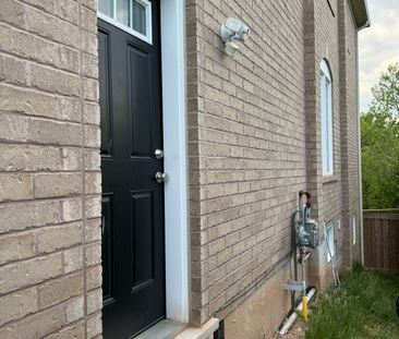 For Lease - 1045 Tock Close Unit# Bsmt, Milton, Ontario - Photo 4