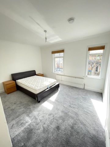 4 Bed Terraced House, Troughton Road, SE7 - Photo 3