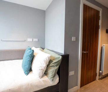 Deluxe 2 Bed Apartment - Photo 2