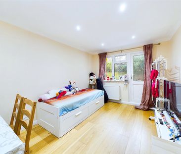 Railway Side, London - 1 bedroomProperty for lettings - Chasebuchanan - Photo 5