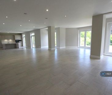 5 bedroom detached house to rent - Photo 2