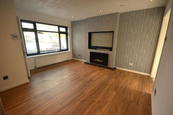 Stamford Square, Ashton-under-lyne, OL6 - Photo 1