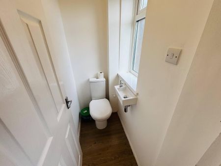 3 bedroom semi-detached house to rent - Photo 3