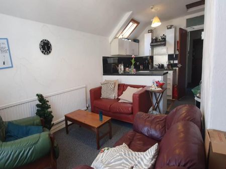 3 bedroom flat to rent - Photo 5