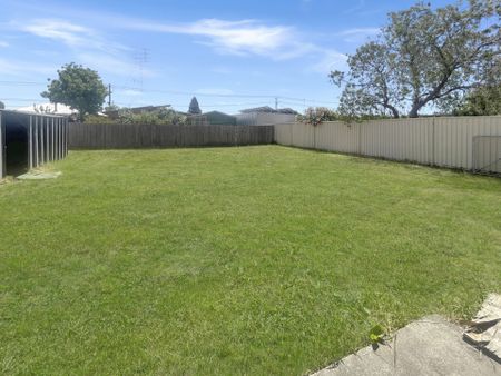 15 Dover Street, Wendouree - Photo 4