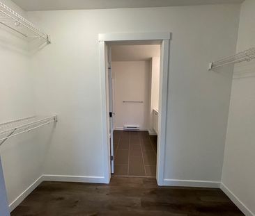 Unit 305 - Beautifully Designed/Three Bedrooms Condo at The Grove - Photo 5