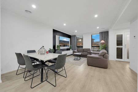 Stylish and conveniently located! - Photo 2