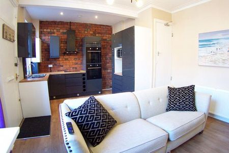 3 bedroom terraced house to rent - Photo 2