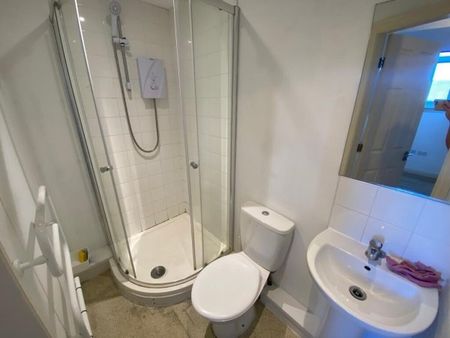 St Peters Church, High Park Street L8 - Photo 4