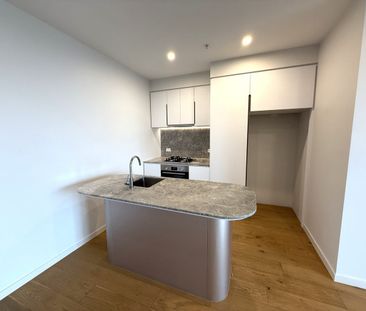 Modern 2 Bedroom Apartment, short walk to train - Photo 5