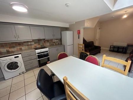 Great 7 Bedroom House, 33 Rugby Avenue, Queens Quarter, Belfast, BT7 1RD - Photo 3