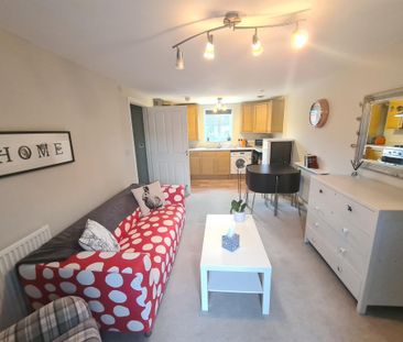 Prince Rupert Drive, Aylesbury - Photo 1