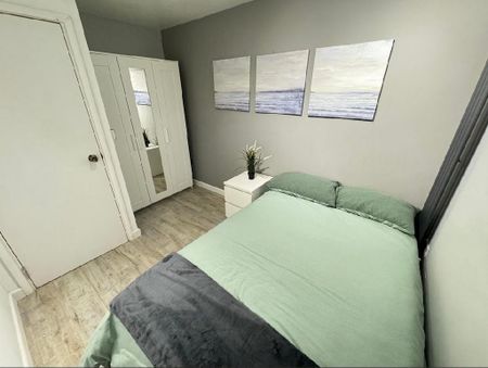 5 bedroom flat share to rent - Photo 4