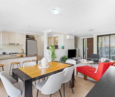 Contemporary Executive Townhome - Photo 2