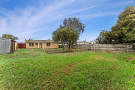 Freshly Updated Family Home in a Prime Central Location - Photo 2