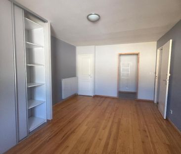 Location Maison 5 pièces 133m² PUYGOUZON 81990 - Photo 3