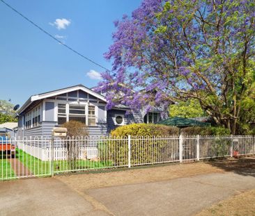 CHARMING SPACIOUS HOME CLOSE TO TOWN - Photo 4