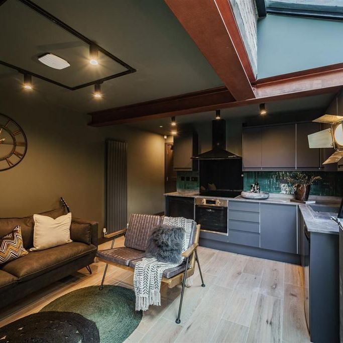 1 bedroom in a house share to rent - Photo 1