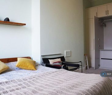 2 bedroom penthouse to rent - Photo 6