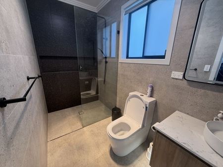 BEAUTIFUL QUALITY HOME!! - Photo 2