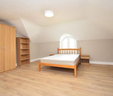 4 bedroom flat to rent - Photo 2