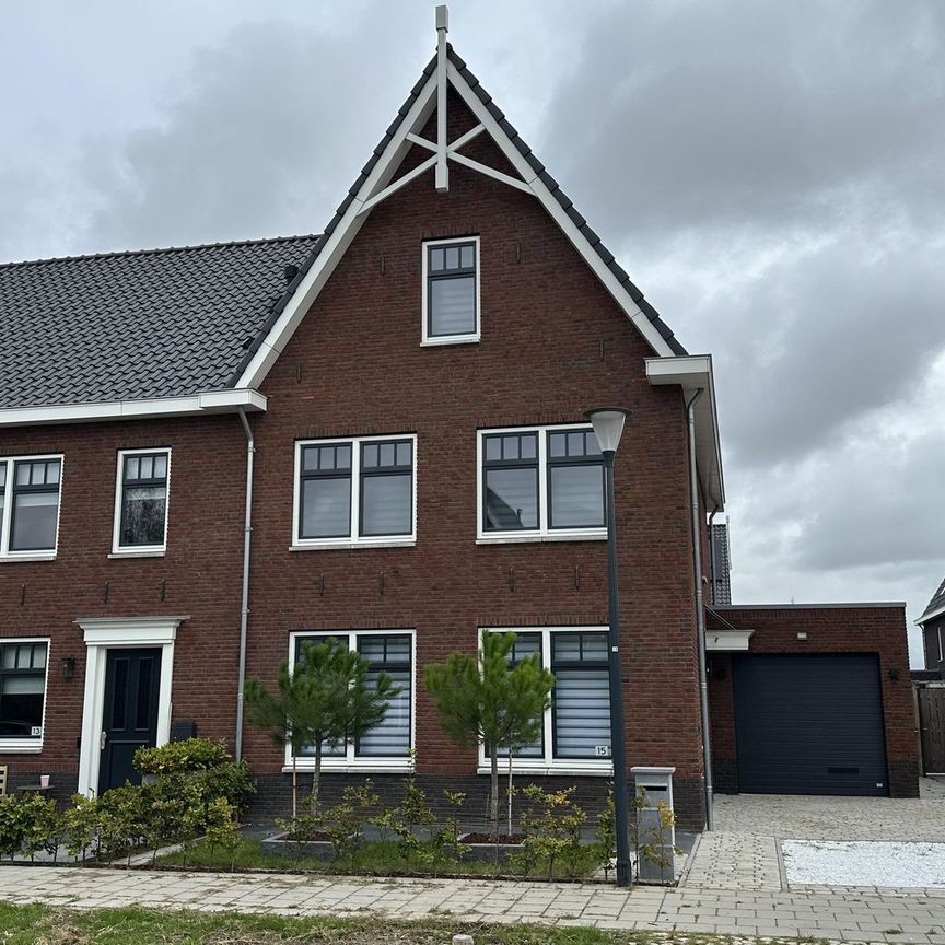 Torensteelaan 15, Numansdorp Woonkern, 3281MA - Foto 1