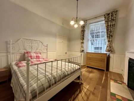 3 bedroom flat to rent - Photo 2