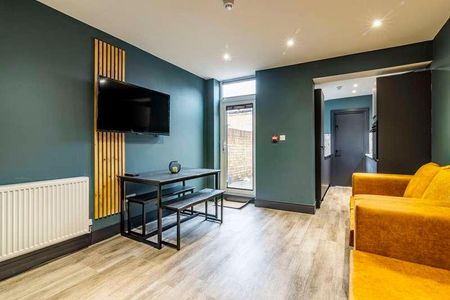 Bed En Suite Student House, LN5 - Photo 2