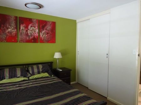 TWO BEDROOM GROUND FLOOR UNIT WITH AIR CON - Photo 4