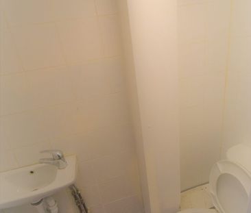 Two bedroom house close to Grange Hill Station- 1950 pcm - Photo 4