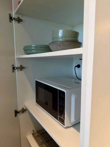 Modern 1-Bedroom Apartment with Appliances & Secure Parking - Photo 2