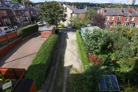 2 bedroom flat to rent - Photo 3