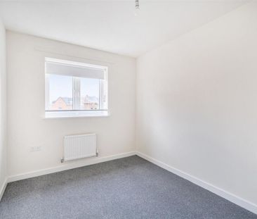 4 bedroom semi-detached house to rent - Photo 4