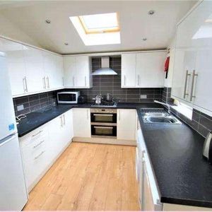 Greenside, Slough, Slough, SL2 - Photo 3