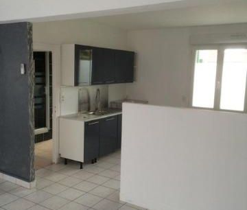 COURRIERES, centre-ville, grand T5 à 740 euros - Photo 4