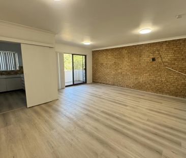 NEWLY RENOVATED APARTMENT - Photo 4