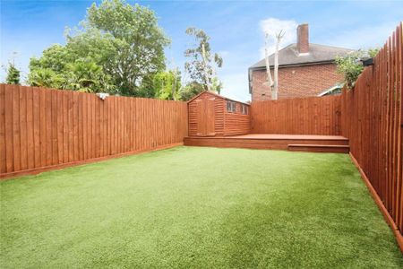 4 bedroom terraced house to rent - Photo 5