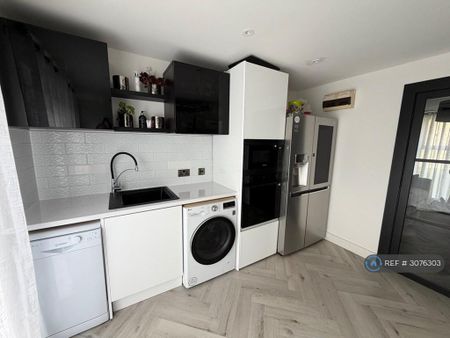 2 bedroom semi-detached house to rent - Photo 4