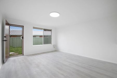 Modern 2-Bedroom Unit with Private Yard – Walk to Shops, Minutes to UNE - Photo 5