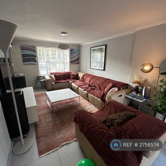 5 bedroom detached house to rent - Photo 1