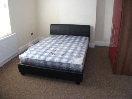 3 bedroom flat to rent - Photo 5