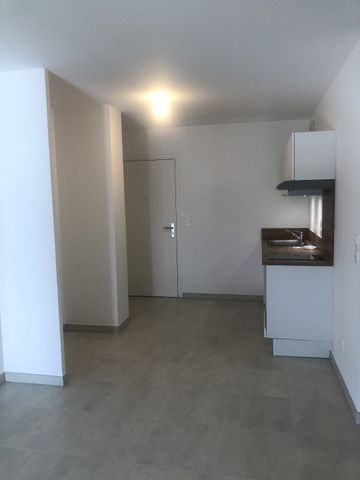Location Appartement 1 pièce 38m² BEZIERS 34500 - Photo 5